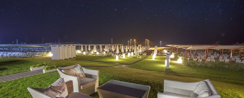 Emapark Q Beach night