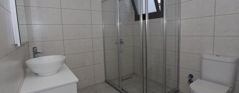 Dogankoy Kıbrıs Girne ornek daire site içi (12)