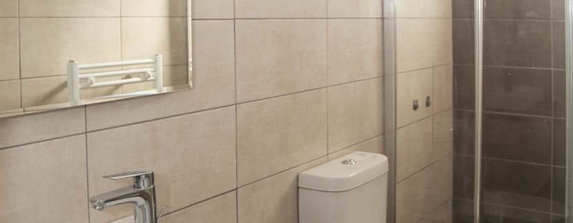 Dogankoy Kıbrıs Girne ornek daire site içi (21)