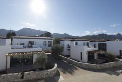 Dogankoy Kıbrıs Girne ornek daire site içi (3)