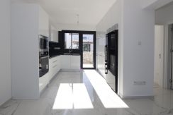 Dogankoy Kıbrıs Girne ornek daire site içi (6)