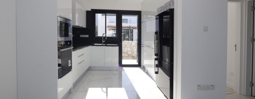 Dogankoy Kıbrıs Girne ornek daire site içi (6)