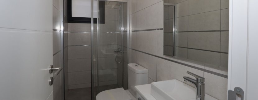Dogankoy Kıbrıs Girne ornek daire site içi (8)
