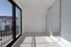 Dogankoy Kıbrıs Girne ornek daire site içi (9)